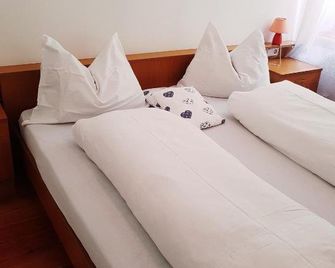 Gasthof Neuratheis - Senales - Schlafzimmer