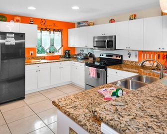 Orange Cove heated Pool Oasis of calm - Look - Cape Coral - Küche