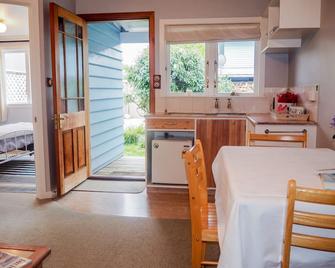 The Gables B&B - Picton - Dining room