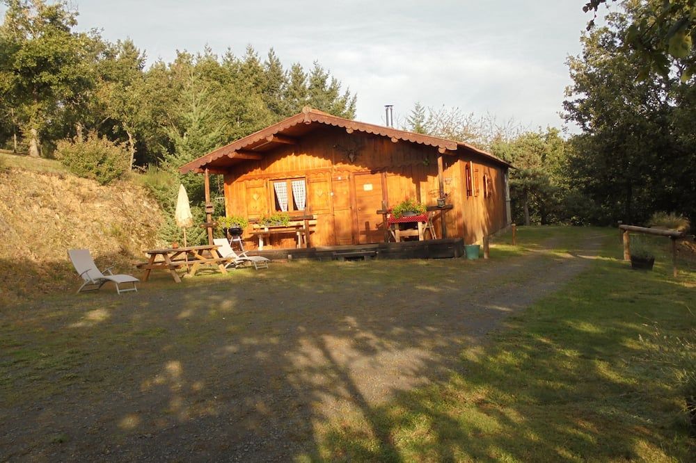 Chalet en Pleine Nature, à Proximité de Sentiers de Randonnées - Blesle - Patio