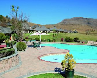 Gooderson Leisure Fairways Self Catering and Timeshare Gold Crown Resort - Drakensberg Garden - Pool