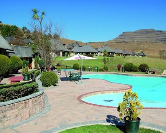 Gooderson Leisure Fairways Self Catering - Drakensberg Garden - Piscina