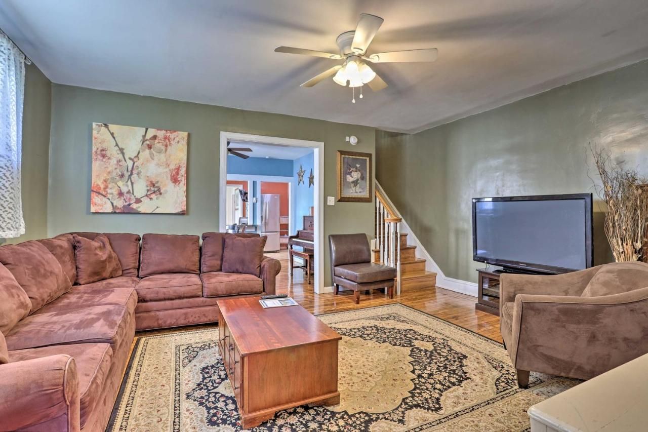 Suburban Home w/ Backyard Patio 7 Mi to Dtwn!