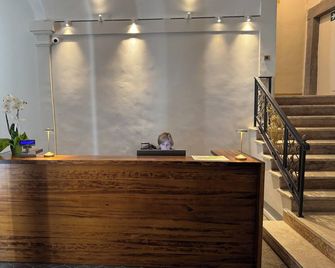 Hotel Posta - palazzo Guidoni - Orvieto - Front desk