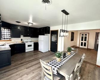 Black Horse Adobe, New Listing, Great Location - Ponca City - Kitchen