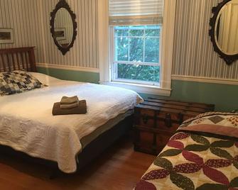 The coast of Maine a spacious 10 bedroom home. Equipped with an in ground pool - Saco - Makuuhuone