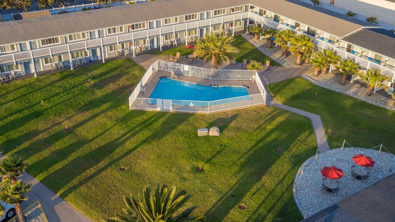 San Simeon Lodge