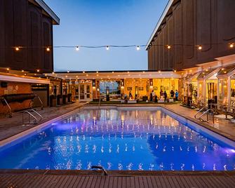 Delamar Traverse City - טראברס סיטי - בריכה