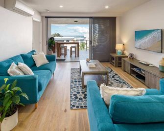Bright Stylish Kings Beach Apartment - Caloundra - Σαλόνι