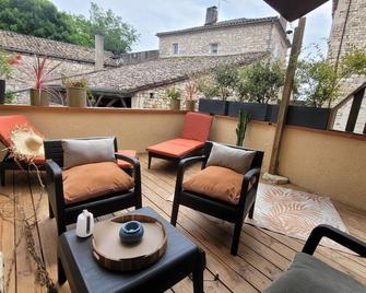 Gite Insolite Et Spa Privatif - Montpezat-de-Quercy - Balcón