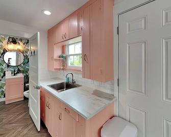 Coral Cottage - Rockport - Kitchen