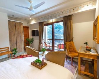 Zen Luxus Royal Serene Resort - Kalam - Dining room
