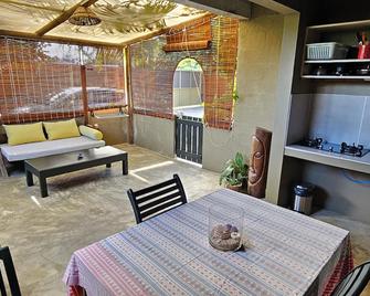 Zebrina Studio Appartments with pool, 15min from Grand bay - Grand Gaube - Essbereich