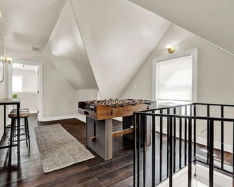 New! Fun & Style Eastside Mke Best Day Townhouse - Milwaukee