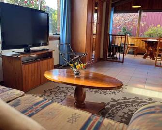 The Cottage - Tidelines of Bicheno - Bicheno - Living room