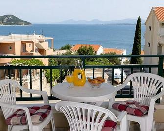 Apartments by the sea Igrane, Makarska - 17292 - Igrane - Μπαλκόνι