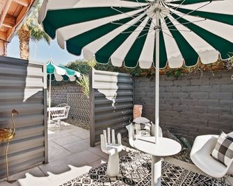 The Marley Hotel by AvantStay | 20 OCC Full Hotel Buyout in Palm Springs w/ Pool & Hot Tub! - 팜스프링스 - 파티오