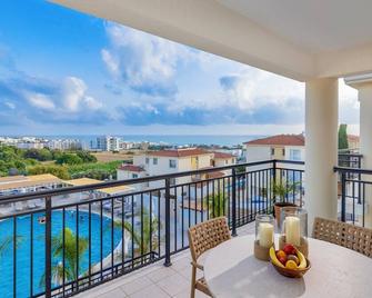 Wellclub - Family Wellness & Seaview Suites - Khloraka - Balcony