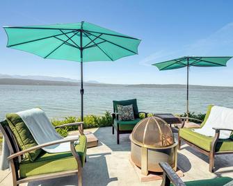 Bayfront Home with Private Beach in Poulsbo! - Poulsbo - Patio