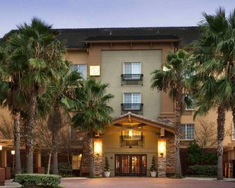 Home-like Suite w/ Fully Equipped Kitchen w/ free breakfast - Milpitas - Rakennus
