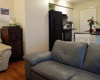 Annarthur Guest House - Nanaimo - Huiskamer