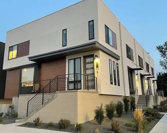 Modern 2-bedroom townhouse with mountain views - Denver - Gebäude