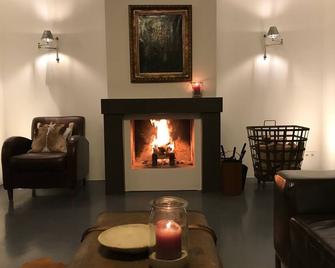 Apartment Linnerhof in the renovated vaulted stable - Chieming - Wohnzimmer