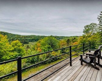 Vue panoramique Spa Moderne - Sainte-Lucie-des-Laurentides - Balcon