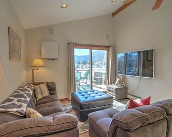 Hot Tub with Amazing Views, Game Room, Family Friendly, Central Location - Glenwood Springs - Wohnzimmer