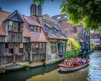 Exclusive Guesthouse Bonifacius - Bruges - Building