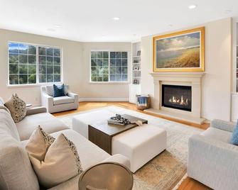 Carmel Large estate for car week lx30 - Carmel Valley - Living room