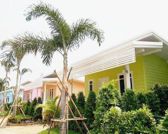 Suphan Wanwarn Resort - Suphan Buri - Edificio