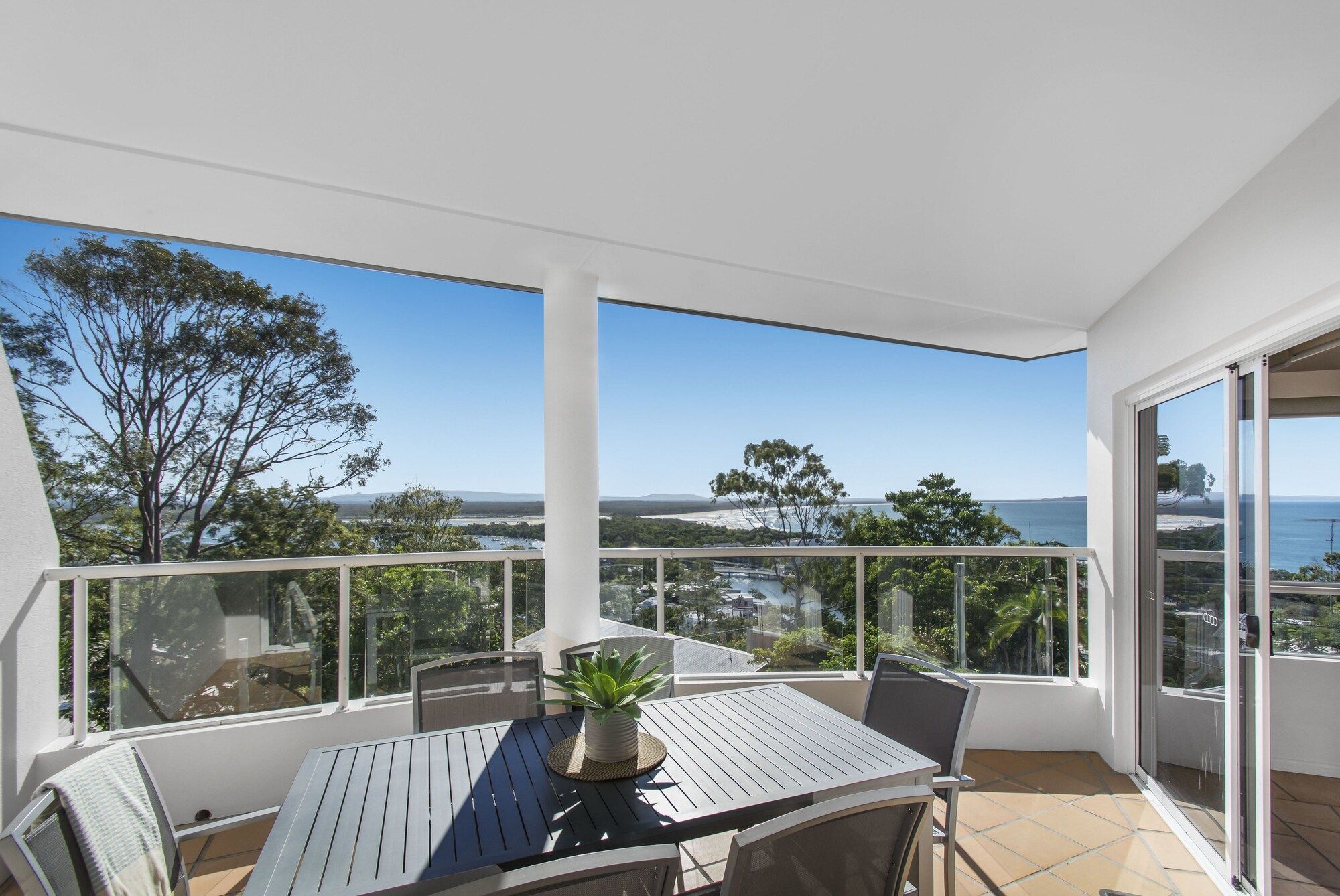 ذا لوكاوت ريزورت