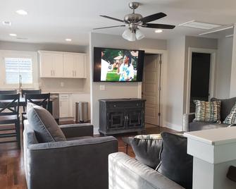 Sleeps 12! 2 Units Hot Tub Gameroom Pool Table, 1.6~ Miles To Downtown Fun. - Nashville - Sala de estar