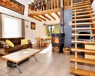 Holiday home in peaceful setting and large garden - Rendeux - Wohnzimmer
