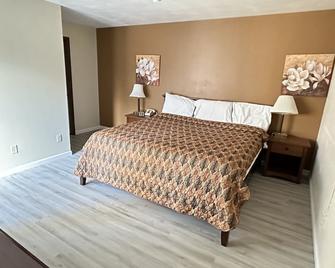 La Villa Motel - Winthrop Harbor - Bedroom