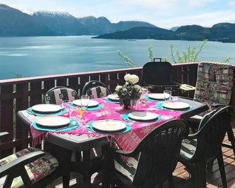Four-Bedroom Holiday home in Norheimsund - Norheimsund - Balcón
