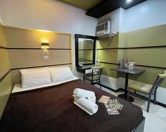 Hotel 99 Cubao - Manila - Bedroom