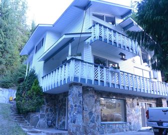 A Tranquil and Quiet Place to Stay - Blind Bay - Building