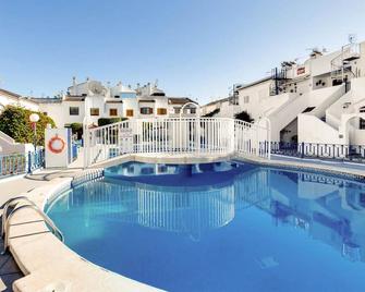 3 Bedroom Lovely Home In Torrevieja - Torrevieja - Pileta