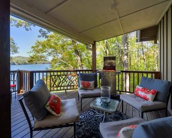 Secluded Lake Glenville Compound Prime Lake View 3 bedrooms - Cashiers - Balcón