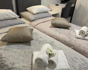 Apartment Vuky - Zagreb - Bedroom