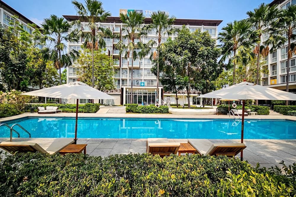 The Idle Hotel and Residence