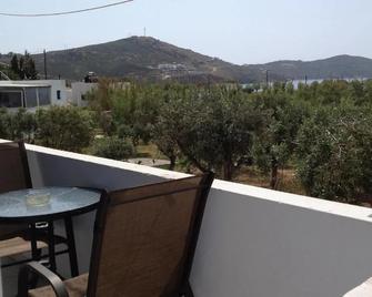Eleftheria Rooms - Serifos - Balcón