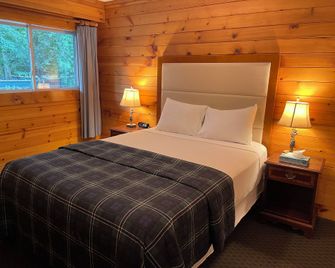 Northern Lights Lodge - Stowe - Bedroom
