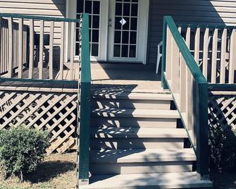 The Farmhouse At Coolwater Farm - Great for large groups and family outings - Bruce - Edificio