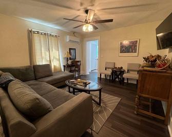 Unit 5 - Pinal Creek East - Gold Unit; 2-bedroom apartment with AC and WiFi - Globe