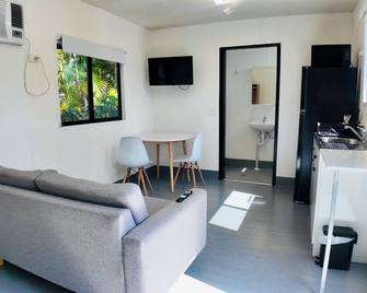 Midtown Caravan Park - Bundaberg - Living room