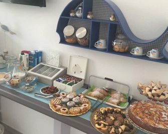 Exclusive Room in B&b - Giovinazzo - Bufé