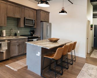 Charming Downtown Troy Stylish Loft • Superhost - Troy - Cuisine